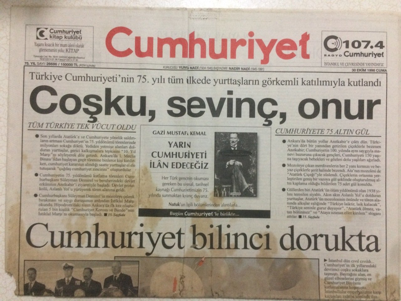 Cumhuriyet Gazetesi 30 Ekim 1998 - Ankara'da İki İmza GZ50358 - - 1998