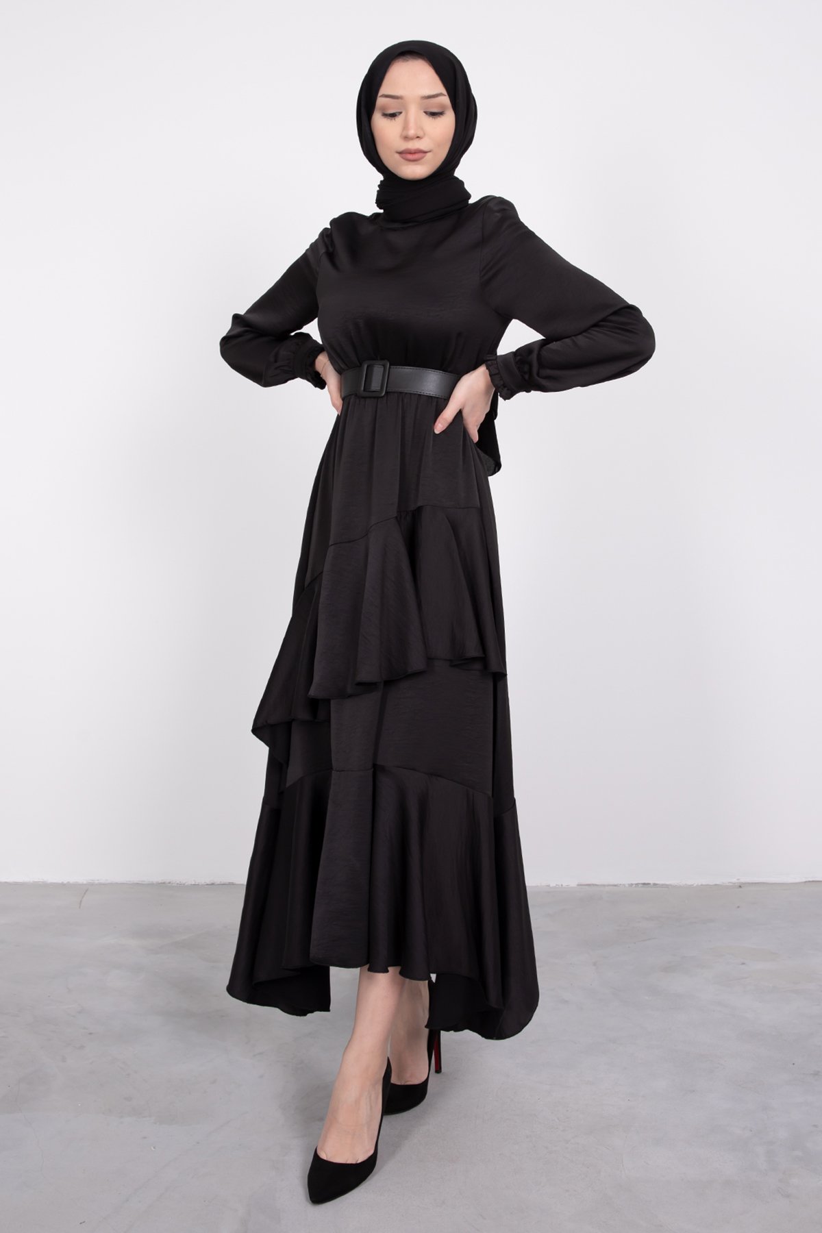 olgunlaşmak asimilasyon Suradam  Kat Fırfırlı Saten Tesettür Elbise Siyah | Lamia Giyim