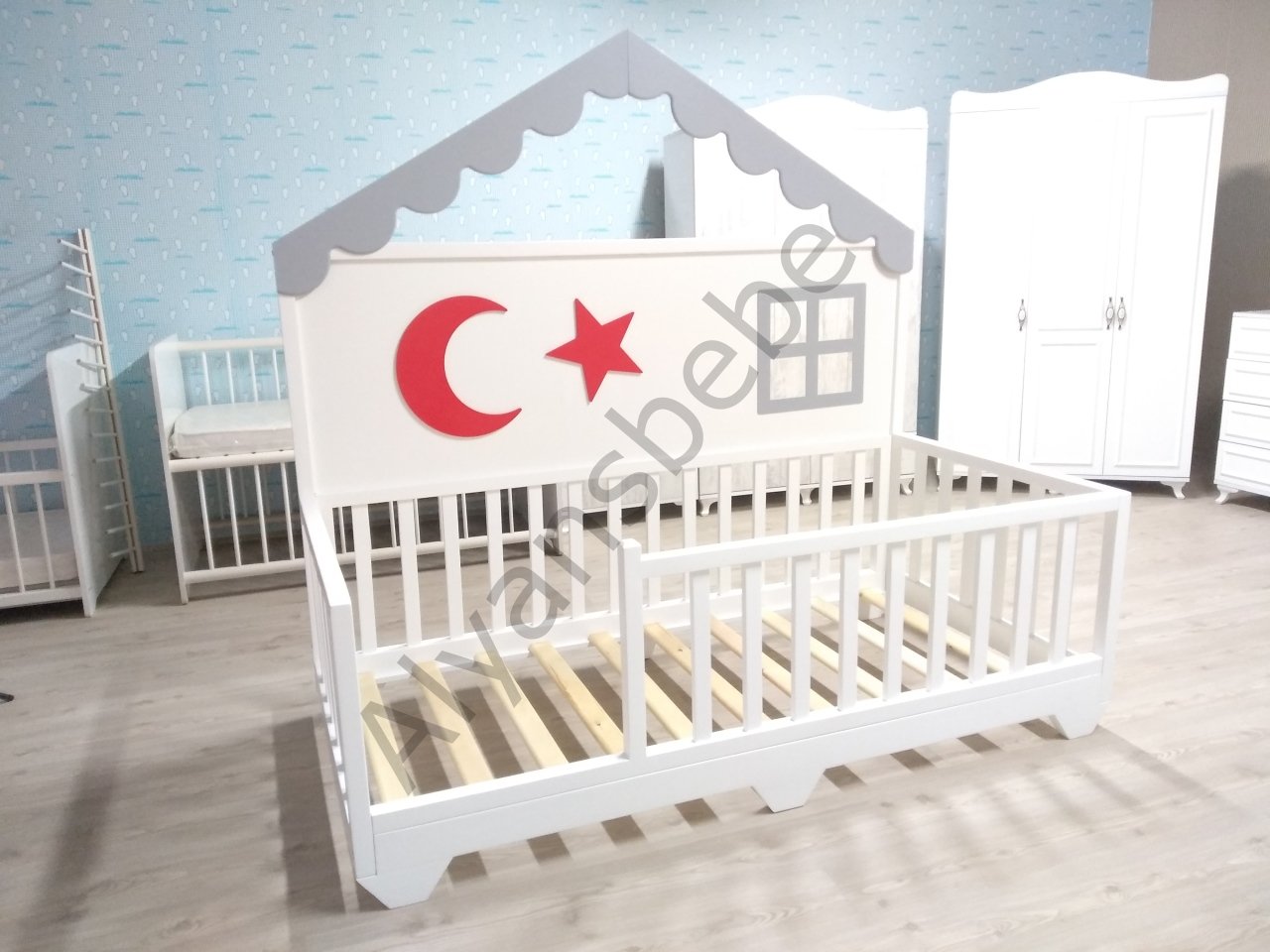 Alyans Montessori Yarım Çatılı Ev Modeli Yatak