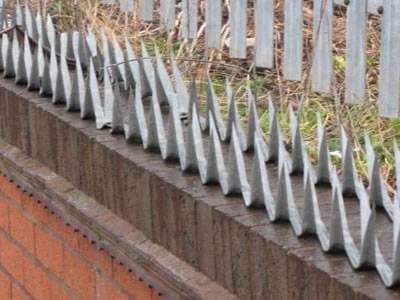 metal fence spikes