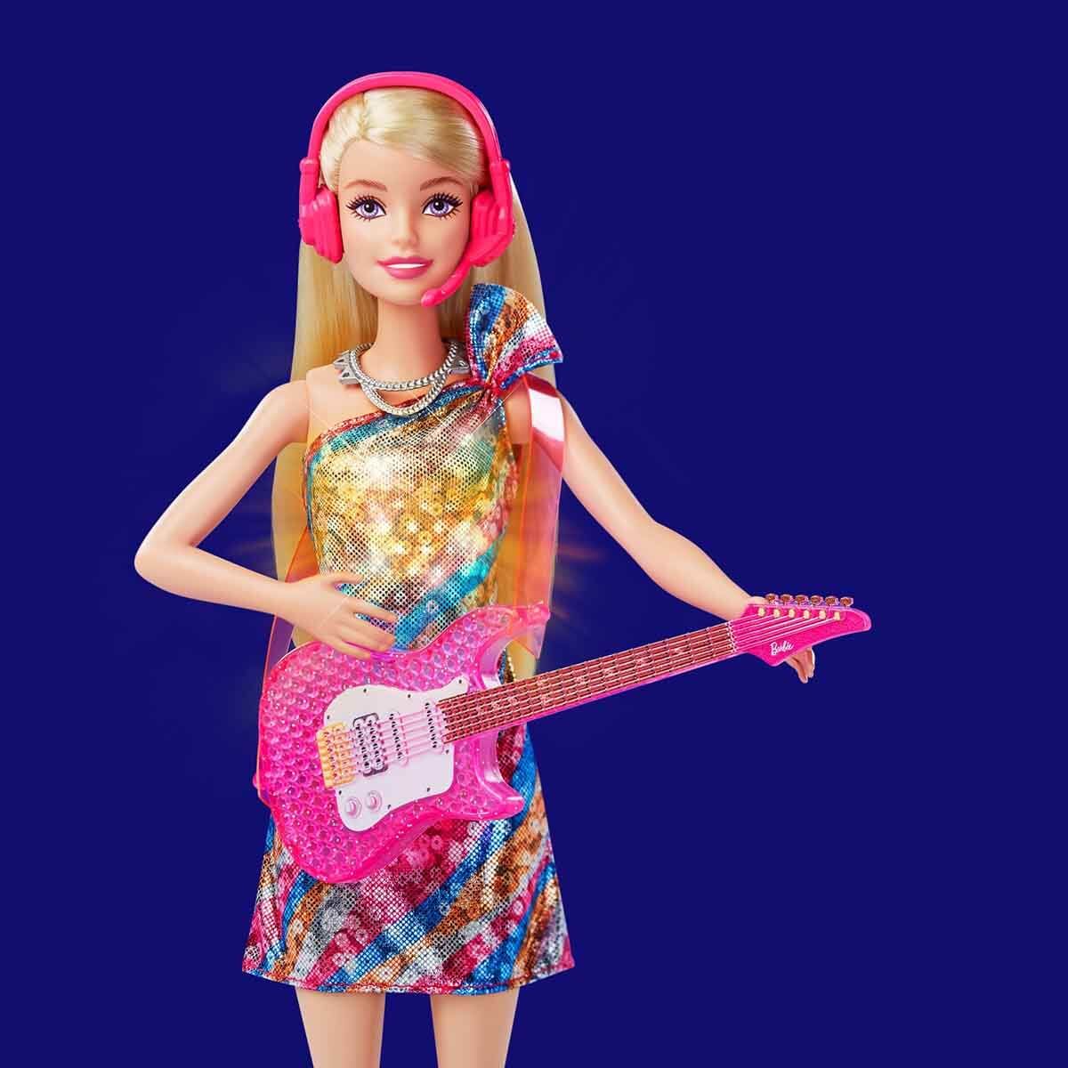 Barbie Büyük Hayaller Serisi Malibu Şarkıcı Bebek GYJ23