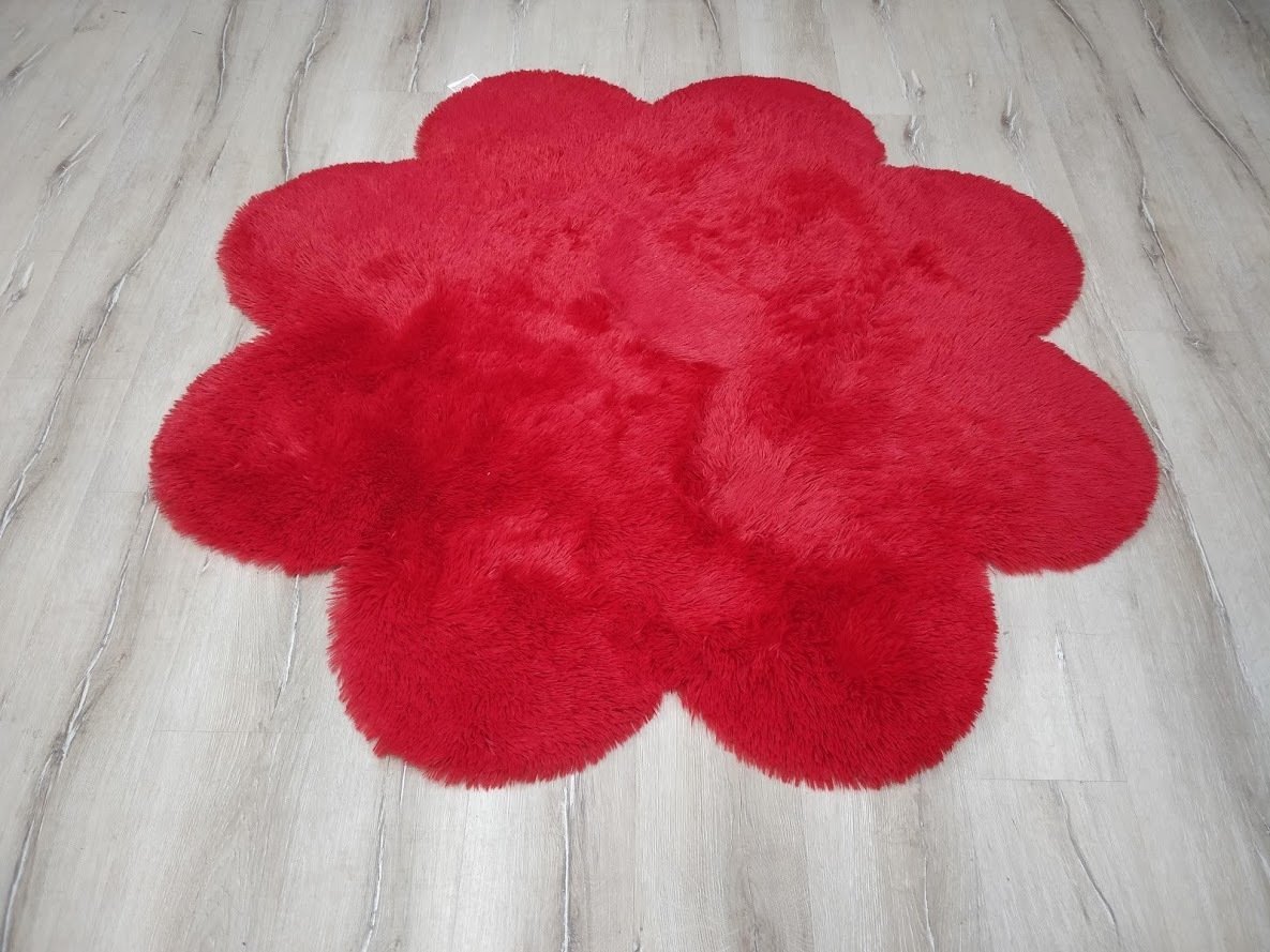 dogus tavsan tuyu kirmizi 140x140cm papatya seklinde hali