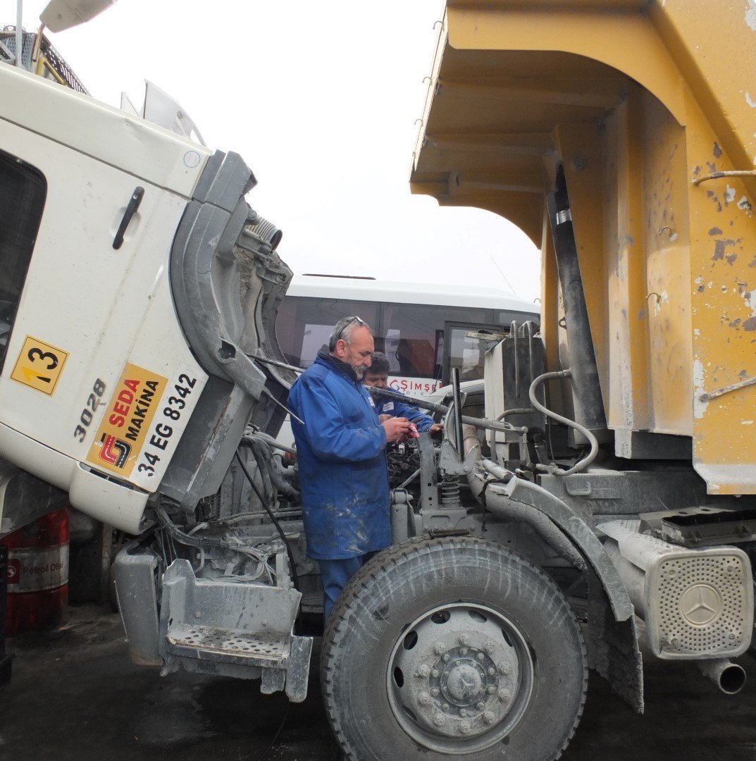 Akcay Tir Servisi 7 24 Ozel Mercedes Volvo Daf Scania Renault Iveco Man Ford Tir Kamyon Treyler Servisi Tamircisi Tir Motor Yenileme Mekanik Motor Tamiri Anahtar Teslim Full Periyodik Bakim Yol Yardim Kadosan