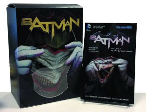 BATMAN DEATH OF THE FAMILY BOOK & JOKER MASK SET