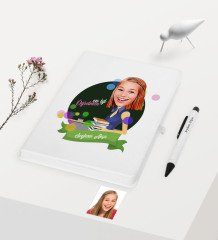 Kişiye Özel Bayan En İyi Öğretmen Temalı Karikatürlü Beyaz Defter Kalem Hediye Seti
