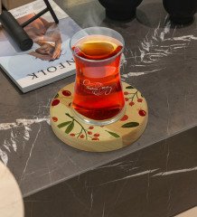 Kişiye Özel Meyve Tasarımlı Doğal Ahşap Tabaklı Heybeli Çay Bardağı Model 1