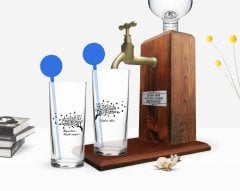 Kişiye Özel Renkli Baskılı Hayat Kısa Kuşlar Uçuyor Tasarımlı İkili Vodka Bardağı ve Ahşap Vodka Standı Hediye Seti-1